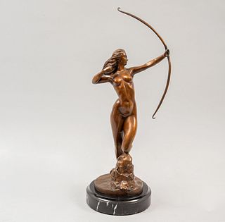 ANÓNIMO. Diana Cazadora. Fundición en bronce 319/1000. Con base de mármol negro. 45 cm de altura.