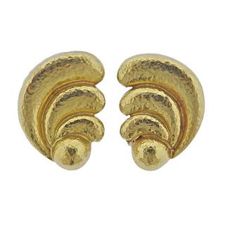 18K Gold Hammered Shell Motif Earrings