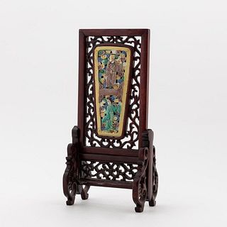 CHINESE FOUR COLOR PORCELAIN FIGURAL TABLE SCREEN
