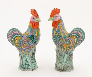 PAIR CHINESE EXPORT FAMILLE ROSE ROOSTERS
