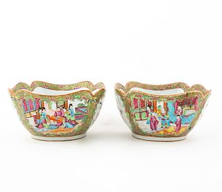 PAIR, 19TH C. CHINESE EXPORT ROSE MEDALLION BOWLS