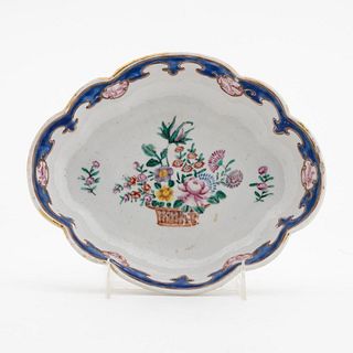 CHINESE EXPORT FAMILLE ROSE CLOUD FORM DISH