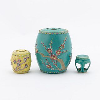 CHINESE THREE SMALL PORCELAIN TABLETOP OBJECTS