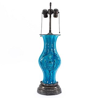 CHINESE PEACOCK-BLUE GLAZE BUDDHA MOTIF TABLE LAMP