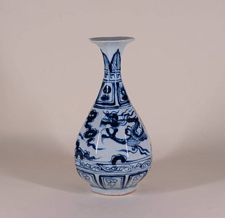 Chinese Blue and White Porcelain 'Dragon' Vase