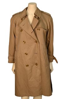Women's Burberry Classic Khaki Trench Coat, in classic tan with plaid lining, double breasted and slit pockets, along with liners, condition consisten