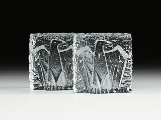 A PAIR OF BLENKO ICE FLOE GLASS "IMPERIAL EAGLE" BOOKENDS, DON SHEPHERD, DESIGNER, CIRCA 1975,
