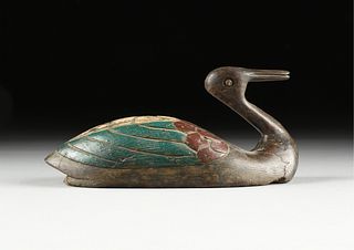 A PRIMITIVE HAND PAINTED AND CARVED WOOD FIGURE OF AN IBIS, POSSIBLY EGYPTIAN OR AMERICAN SOUTHERN STATES, LATE 18TH/19TH CENTURY