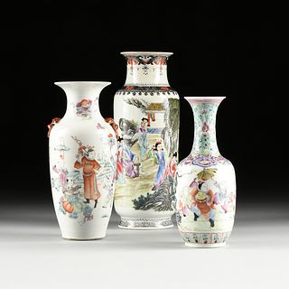 A GROUP OF THREE CHINESE FAMILLE ROSE ENAMELED PORCELAIN VASES, EARLY/MID 20TH CENTURY,