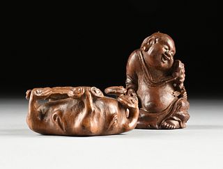A GROUP OF TWO BAMBOO CARVINGS, LINGZHI 'GANODERMA LUCIDUM' MUSHROOM BRUSH WASHER AND LAUGHING BUDDHA WITH TOAD, 20TH CENTURY,