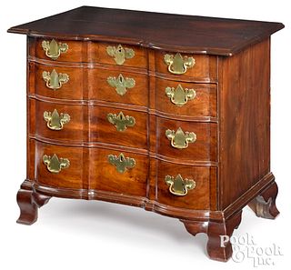 Mass. Chippendale block front chest of drawers