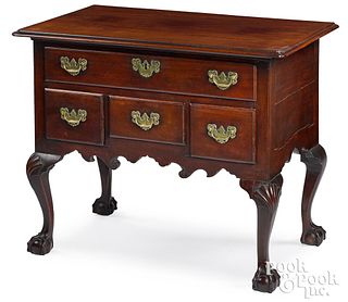Philadelphia Chippendale mahogany dressing table