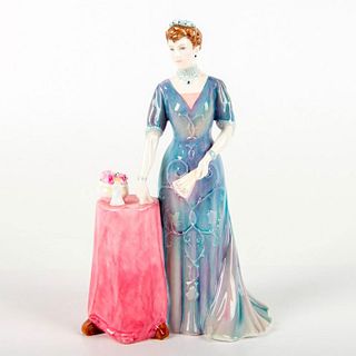 Queen Mary HN4900 - Royal Doulton Figurine
