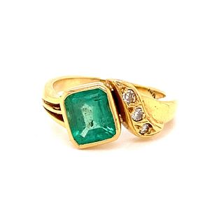 Old 18k Colombian Emerald Diamond Ring