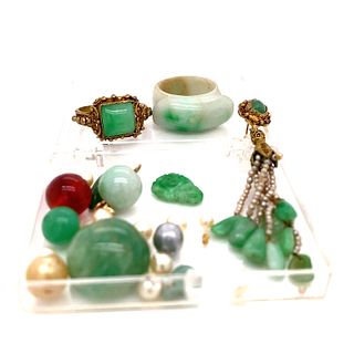 Box of Jade, Pearl, and Carnelian Beads