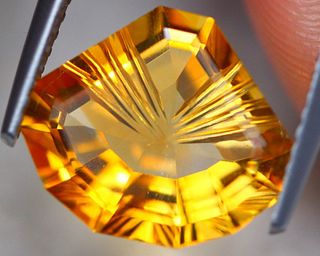 BEAUTIFUL CITRINE WITH SPECIAL CUT - BRAZIL Certificate GFCO Swiss Laboratory