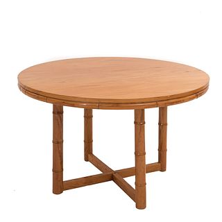 Mesa para antecomedor. SXX. Elaborada en madera. Con cubierta circular, alas y soportes tipo bambú.