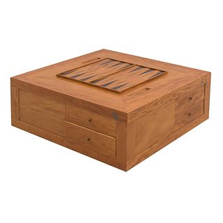 Mesa de backgammon. SXX. Elaborada en madera laqueada y enchapada. Cubierta con tablero, 8 cajones con tiradores tipo perilla.