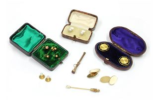 A small quantity of gentlemen's jewellery,