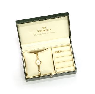 A ladies' 9ct gold Sovereign quartz bracelet watch,