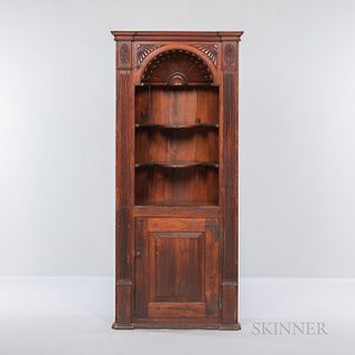 Chippendale-style Pine Corner Cupboard, early 20th century, stepped cornice and large recessed shell above three open shelves flanked b