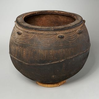 Nupe Peoples, large terracotta pot