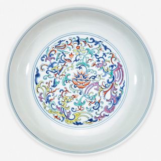 A Chinese doucai-decorated porccelain "Phoenix" dish 斗彩凤纹盘 Qianlong six-character seal mark 乾隆六字款