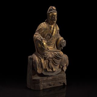 A Chinese gilt-lacquered stucco figurine of Guanyin 泥塑鎏金观音 18th century or earlier 十八世纪或更早