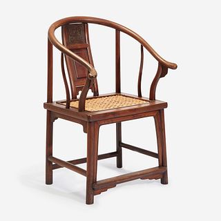 A Chinese horseshoe back armchair, probably elm 圈椅 或榆木 18th/19th century 十八或十九世纪