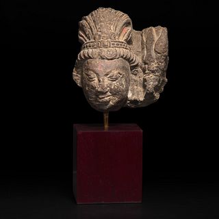 A carved stone head, possibly Shiva 石雕佛首, 或湿婆神