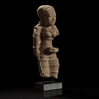 A Javanese terracotta figure of a female, possibly Majapahit 爪洼陶俑 或满者伯夷 13th-15th century 十三至十五世纪