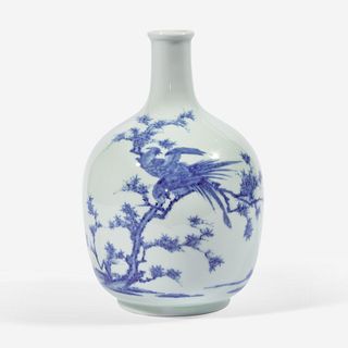 A Japanese blue and white porcelain bottle vase 日本青花瓷瓶 19th century or later 十九世纪或更晚