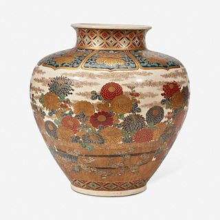 A large Japanese enameled Satsuma vase 日本珐琅彩萨摩烧大罐 19th century 十九世纪