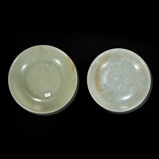 Two similar Chinese jade circular dishes 玉盘一组两件