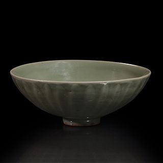 A Chinese Longquan celadon petal-carved "Lotus" bowl 龙泉窑刻划花碗 Southern Song/Yuan Dynasty 南宋或元