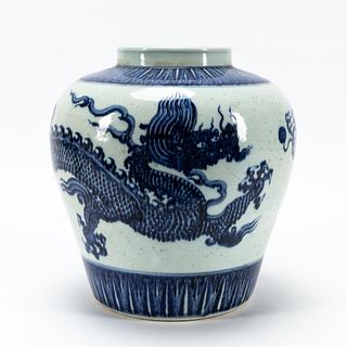 CHINESE BLUE & WHITE DRAGON MOTIF PORCELAIN JAR
