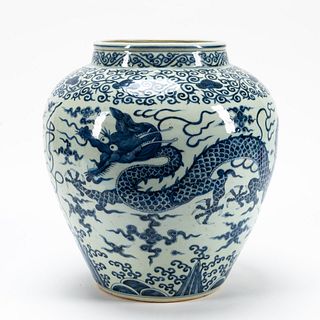 CHINESE BLUE & WHITE DRAGON MOTIF JAR