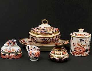 GROUP OF FIVE VARIOUS PORCELAIN TABLE ARTICLES
