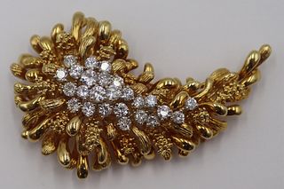 JEWELRY. 18kt Gold and Diamond Brooch.