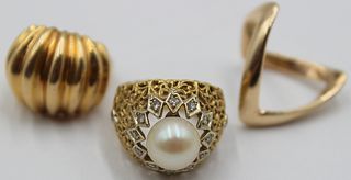 JEWELRY. (3) Gold Rings Inc. a Diamond and Pearl