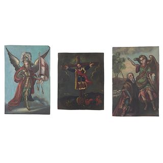 CARLOS MURILLO. Cristo en la Cruz, Arcángel y San Gabriel Arcángel. Sin firma. Óleo sobre lámina de cobre. 30 x 20 cm (mayor). Piezas 3