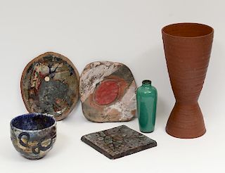 GROUP OF SIX ASSORTED POTTERY ARTICLES