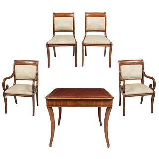 Mesa de juego con 2 sillas y 2 sillones. México, sXX. De la firma Alfonso Marina. Con etiquetas. Mesa con cubierta de piel. Piezas: 5