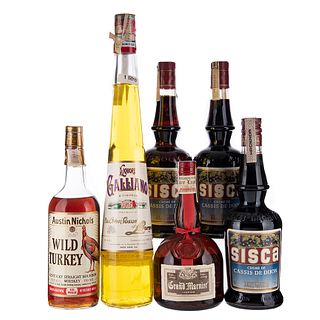 Lote de Bourbon, Cremas y Licores de Italia, Francia y U.S.A. Wild Turkey. En presentaciones de 700 ml y 750 ml. Total de piezas: 6.