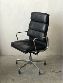 Eames Aluminum Group Management Chair - Black Eame