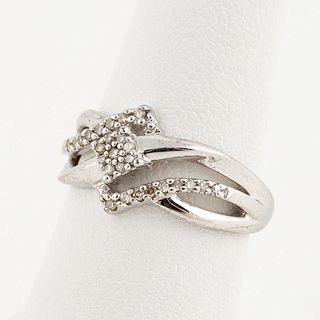 MODERN .925 SILVER AND CLUSTER DIAMOND RING