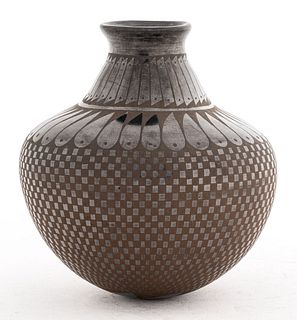 Mata Ortiz Native American Ceramic Jar