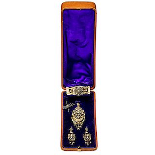 FRENCH DIAMOND & PEARL GOLD PARURE IN FITTED CASE