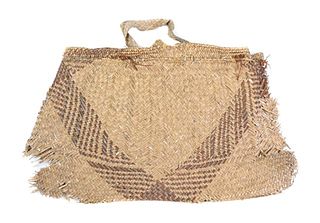Murik Basket Bag, with bold two-tone design