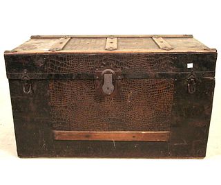 ANTQIUE WOODEN TRUNK